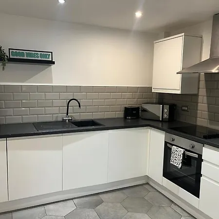 5 Halifax House, 3 * Liverpool