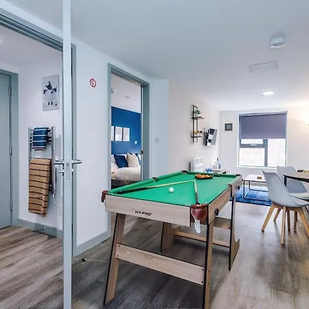 Stylish Apartment, Sleeps 4, Pool Table, Available For Long Term