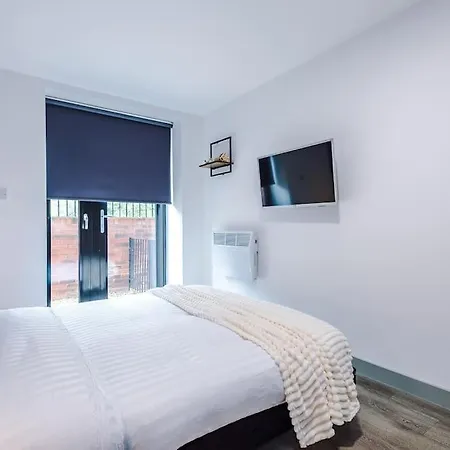 Stunning Duplex In Liverpool, Available For Long Term Liverpool
