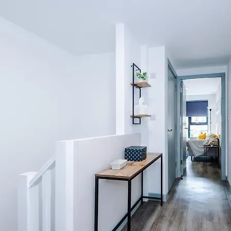 Stunning Duplex In Liverpool, Available For Long Term