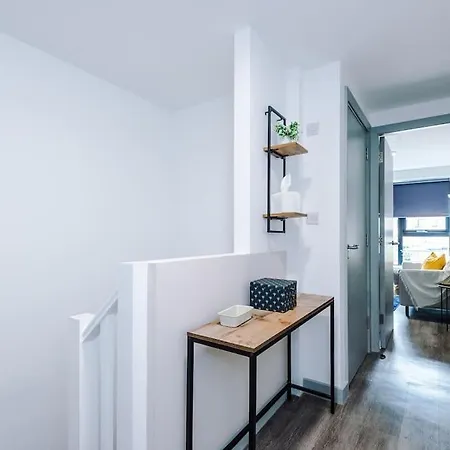 Stunning Duplex In Liverpool, Available For Long Term Liverpool