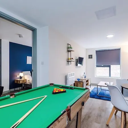 Stylish Apartment, Sleeps 4, Pool Table, Available For Long Term Apartment
