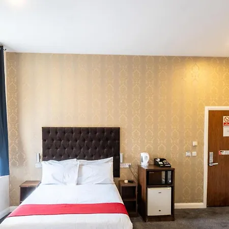 Отель Trivelles Seaforth Litherland