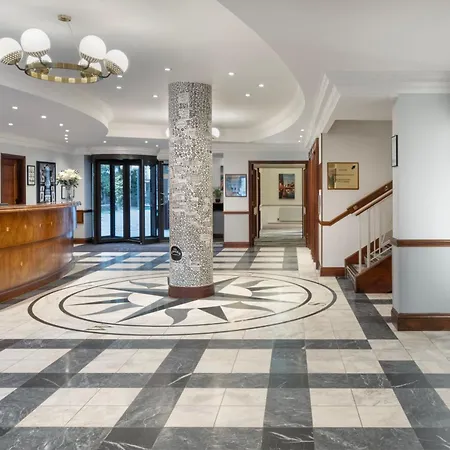 Delta By Marriott Centre 4*