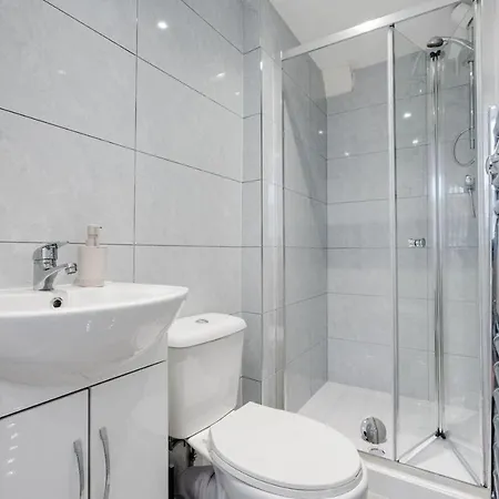 Apartment Supersized 5 Bedroom Ensuite Free Parking By Hinkley Homes Liverpool