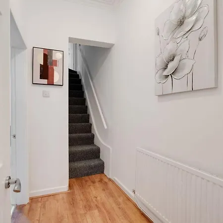 Apartment Supersized 5 Bedroom Ensuite Free Parking By Hinkley Homes *