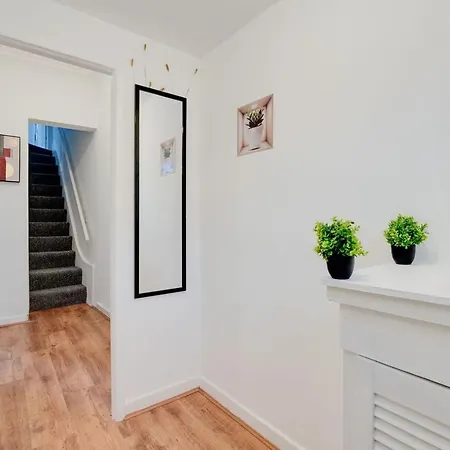Supersized 5 Bedroom Ensuite Free Parking By Hinkley Homes * Liverpool