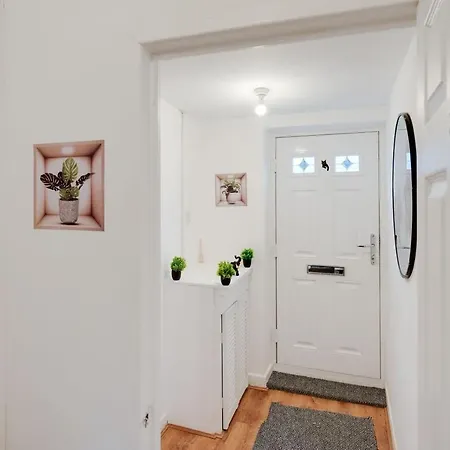 Apartment Supersized 5 Bedroom Ensuite Free Parking By Hinkley Homes *