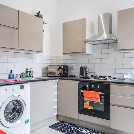 Apartment Supersized 5 Bedroom Ensuite Free Parking By Hinkley Homes Liverpool