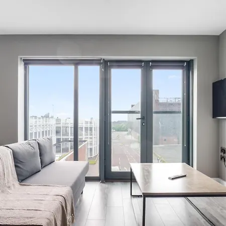 20, Elegant 2-bed Апартаменты *
