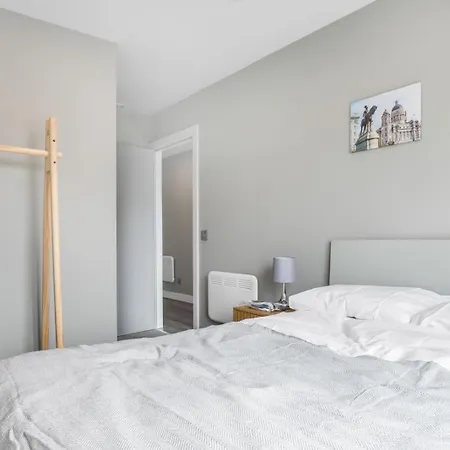 20, Elegant 2-bed
