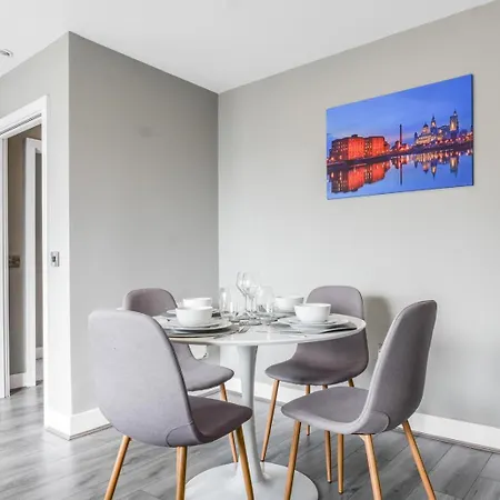 20, Elegant 2-bed Апартаменты *