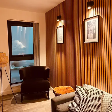 Manhattan Apartment *