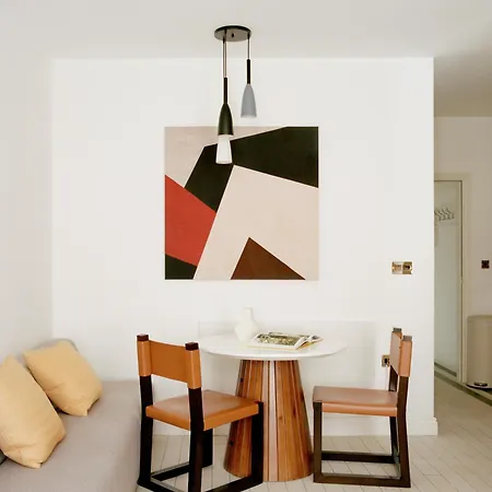 Trueman Court Luxury Serviced Apartahotel