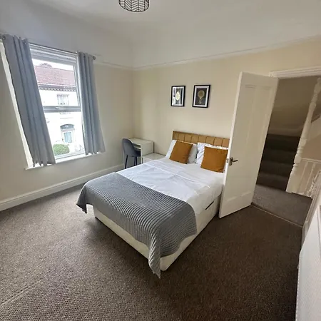 Modern 5 Bedroom House Near Lark Lane Liverpool