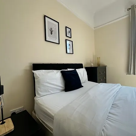 Modern 5 Bedroom House Near Lark Lane * Liverpool