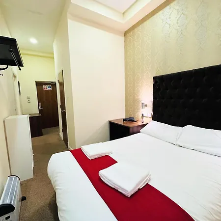 Отель Trivelles Seaforth Litherland