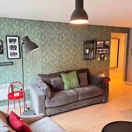 Centrally Located In Duke Street- Free Parking- Two Bathrooms * 利物浦