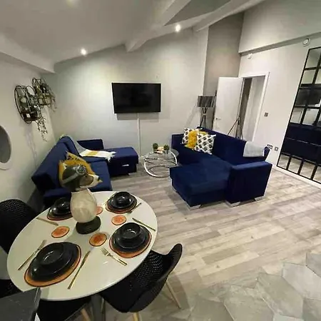 Fantastic Centre Apartments, Fenwick Street *