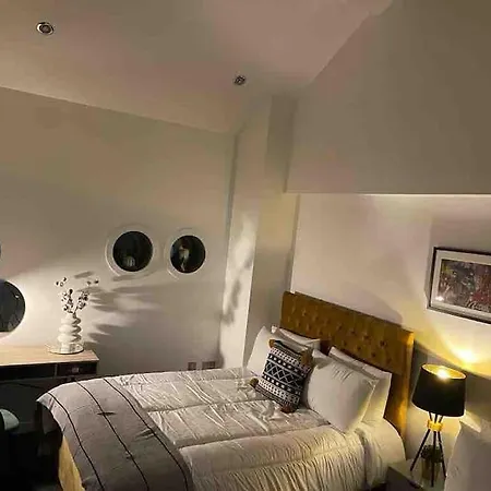 Fantastic Centre Apartments, Fenwick Street *