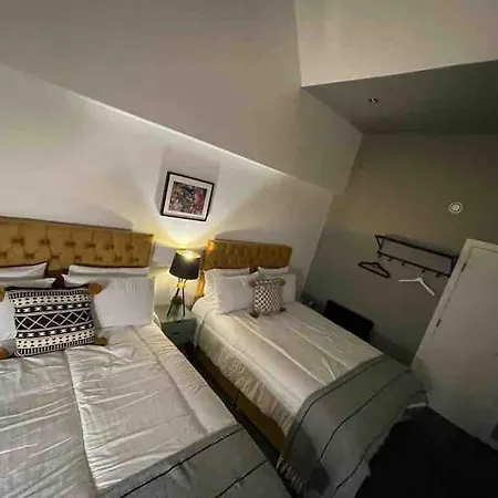 Fantastic Centre Apartments, Fenwick Street