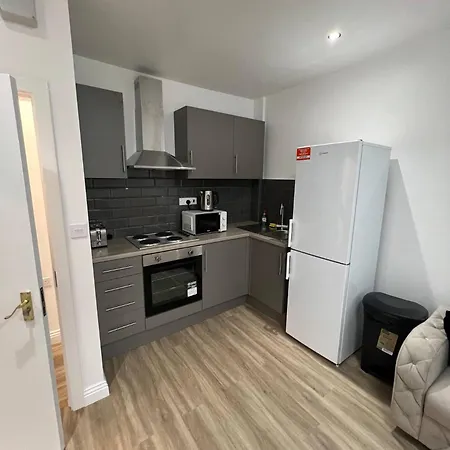 Freshly Renovated Self Contained Free Parking * Liverpool