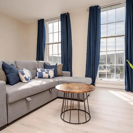 Pass The Keys Brand New Fantastic Location شقة *