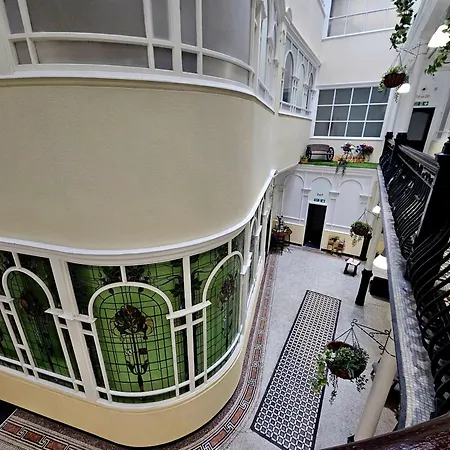 Lennon Place Дом отдыха