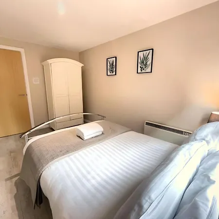 The Urban Retreat Sleeping 6 Guests With Parking & Balcony Apartamento *