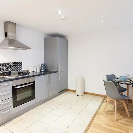 Stay, 2 Bed 2 Bath, Sleeps Up To 7, Netflix Liverpool