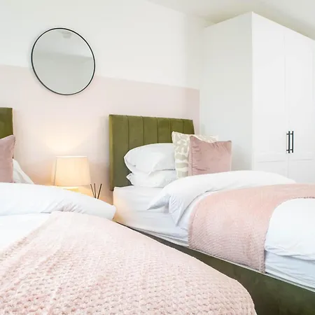 Апартаменты Renaissance - 2bed - Sleeps 7 - *