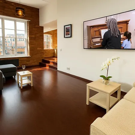 Daire Sleeps 6 -cosy Retreat - Near Bars & Train!