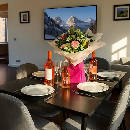 Daire Sleeps 6 -cosy Retreat - Near Bars & Train! Liverpool