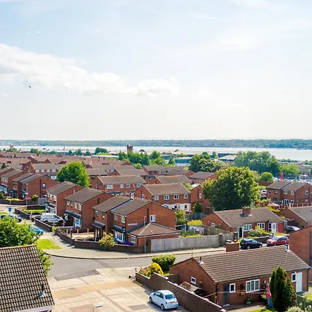 Spacious One Bedroom With Scenic View In Centre By Eason Stays, Ideal For Weekend Getaways & Business Travels - Free Parking * Liverpool