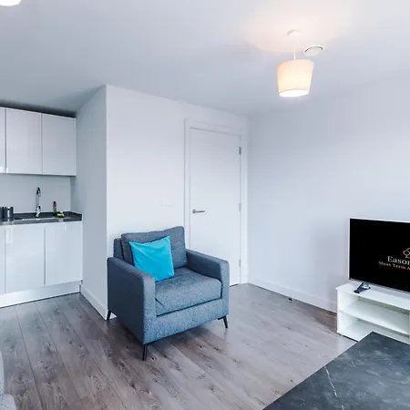 Spacious One Bedroom With Scenic View In Centre By Eason Stays, Ideal For Weekend Getaways & Business Travels - Free Parking *
