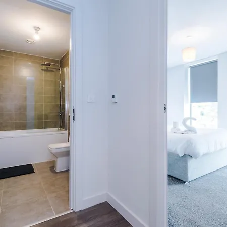 Apartment Spacious One Bedroom With Scenic View In Centre By Eason Stays, Ideal For Weekend Getaways & Business Travels - Free Parking Liverpool