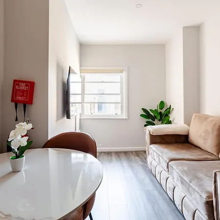 Escape - Modern 1-bed With Sofa Bed, Sleeps 4 - Perfect For Families & Friends Liverpool