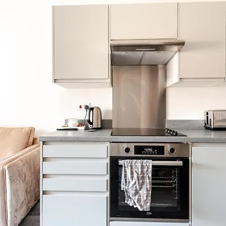 Escape - Modern 1-bed With Sofa Bed, Sleeps 4 - Perfect For Families & Friends *