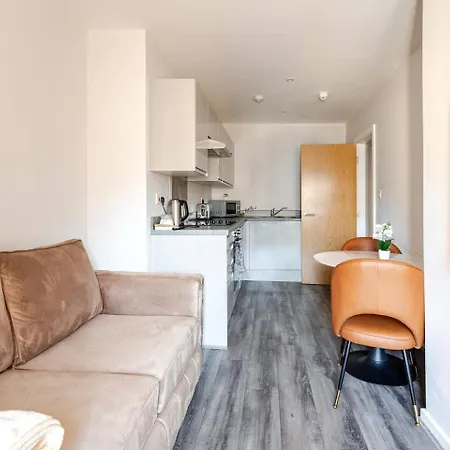 Escape - Modern 1-bed With Sofa Bed, Sleeps 4 - Perfect For Families & Friends *