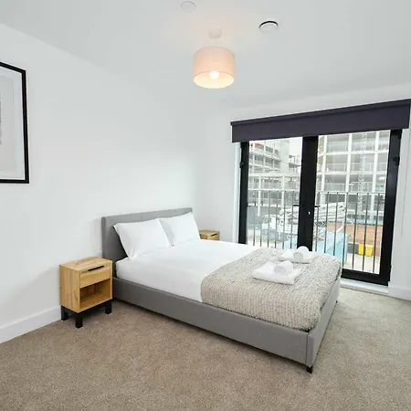 Modern & Spacious 2 Bedroom דירה ליברפול