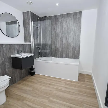 Modern & Spacious 2 Bedroom *
