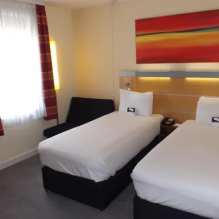 Otel Express John Lennon Airport 3*