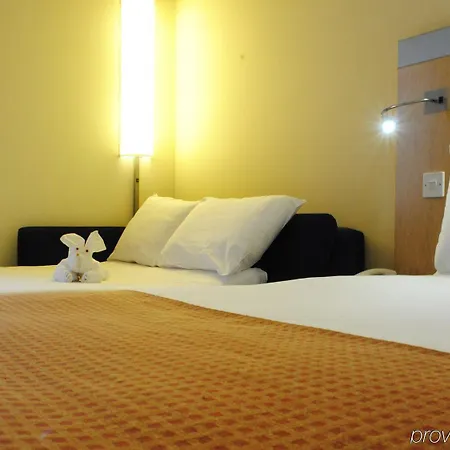 Otel Express John Lennon Airport 3*