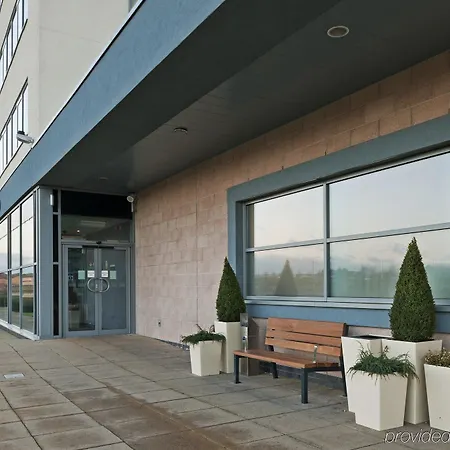 Otel Express John Lennon Airport 3*