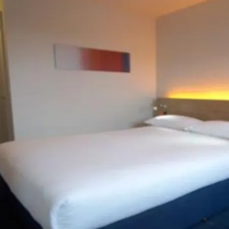 Travelodge Stonedale Park 3*