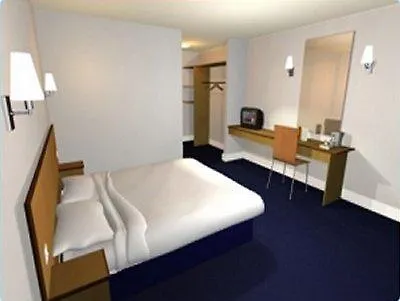 Travelodge Stonedale Park 3*