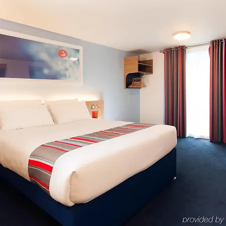 Travelodge Stonedale Park Hotel 3*