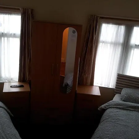 The Knowsley - Not Open To The Public Pensionat 2*
