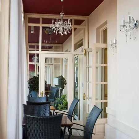 The Royal 3* Crosby (Merseyside)