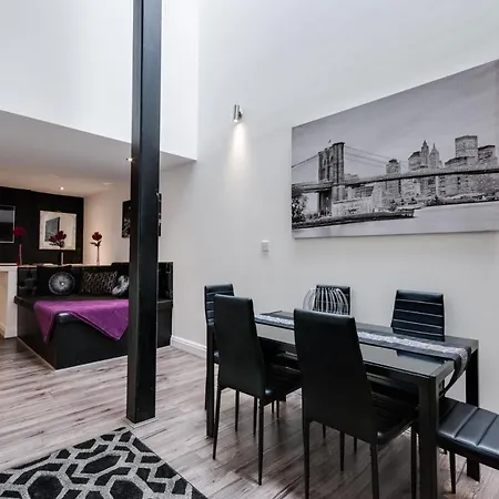 Aparthotel Duke Street 4*